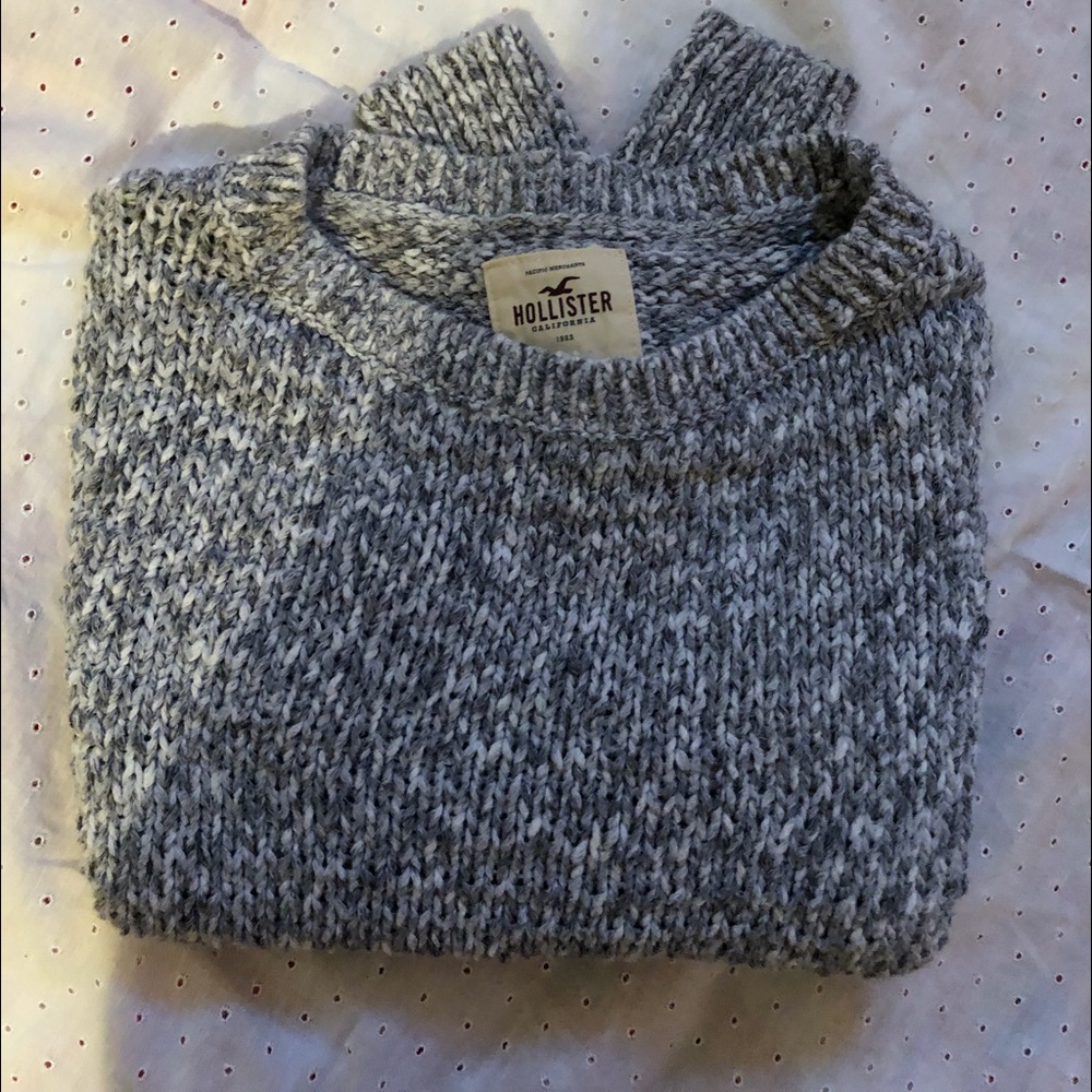 Gray knitted crop sweater